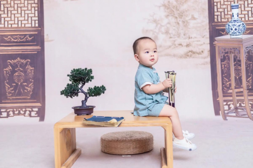 江阴宝宝眼睛肿是什么原因