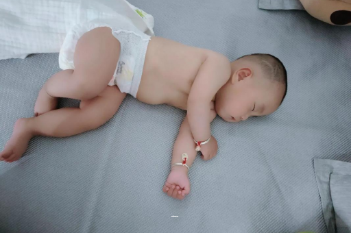 江阴宝宝总是摇头怎么回事